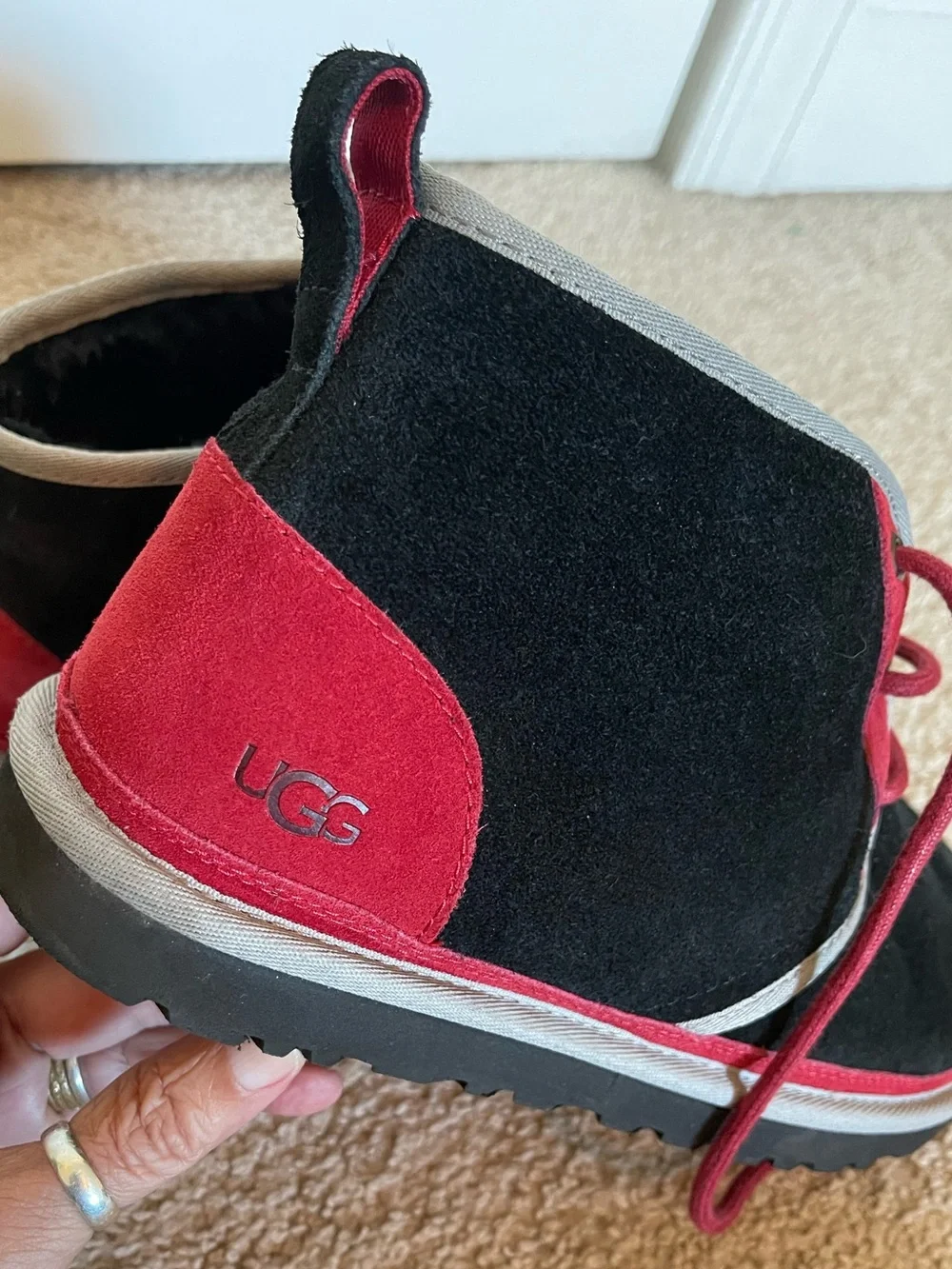 UGG Plush Neumel Suede Chukka Boots Black / Red / Grey Men's Size 10 SN 3326